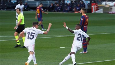 الكلاسيكو الإسباني.. تعرف على تشكيل برشلونة وريال مدريد