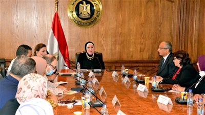 نيفين جامع: تشكيل لجنة مشتركة بين الرقابة على الصادرات ومصلحة الكيمياء لإتمام عملية الدمج