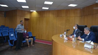 محافظ المنيا يوجه بإنجاز أعمال رصف طريق الصفصافة بمركز سمالوط