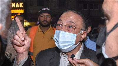 محافظة الإسكندرية يقود حملة مكبرة لإزالة فوضى الإعلانات المخالفة بطريق الكورنيش