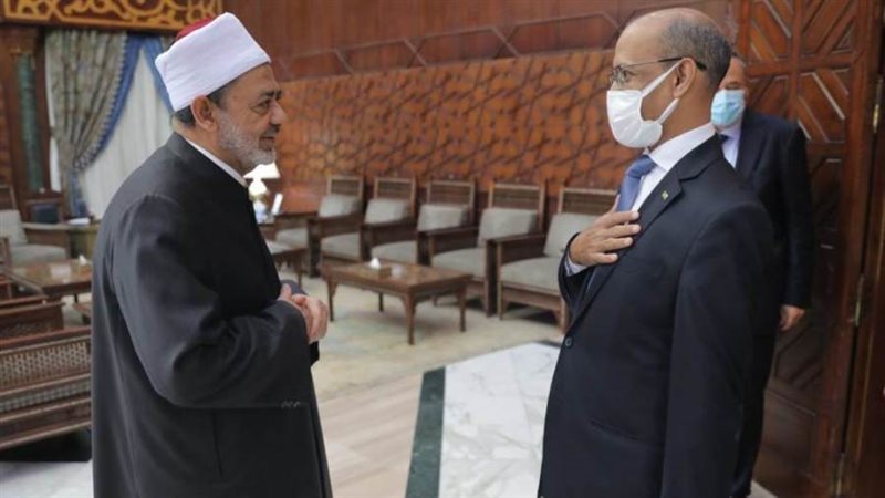 الإمام الأكبر والسفير