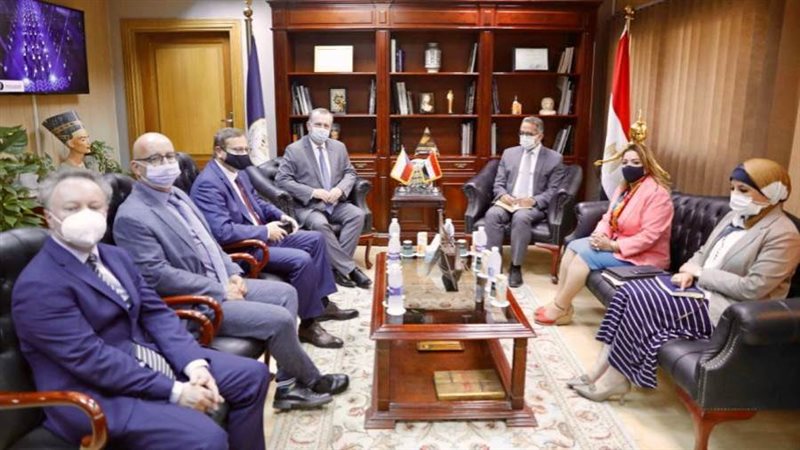 الدكتور خالد العناني