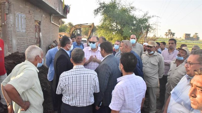 محافظ أسيوط خلال