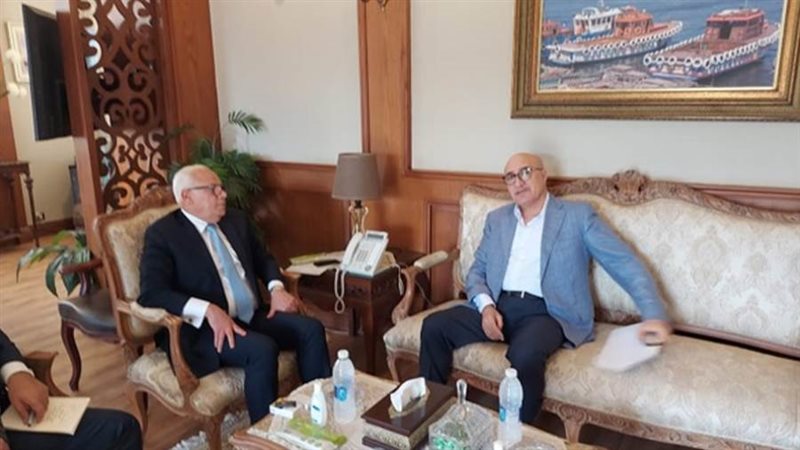 محافظ بورسعيد يستقبل