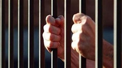 المؤبد لعاطل لاتهامه بالإتجار فى المواد المخدرة وحيازة أسلحة بالخصوص