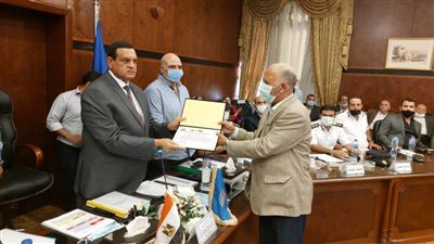 تكريم مدير الشباب والرقابة والمتابعة ومنظومة الشكاوى الحكومية بالبحيرة