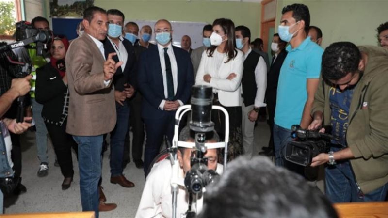 وزيرة الهجرة ومحافظ