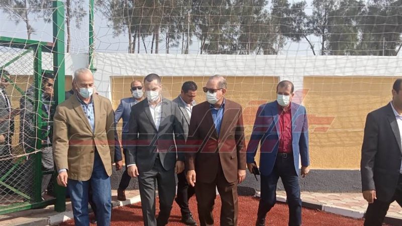 المحافظ خلال افتتاح