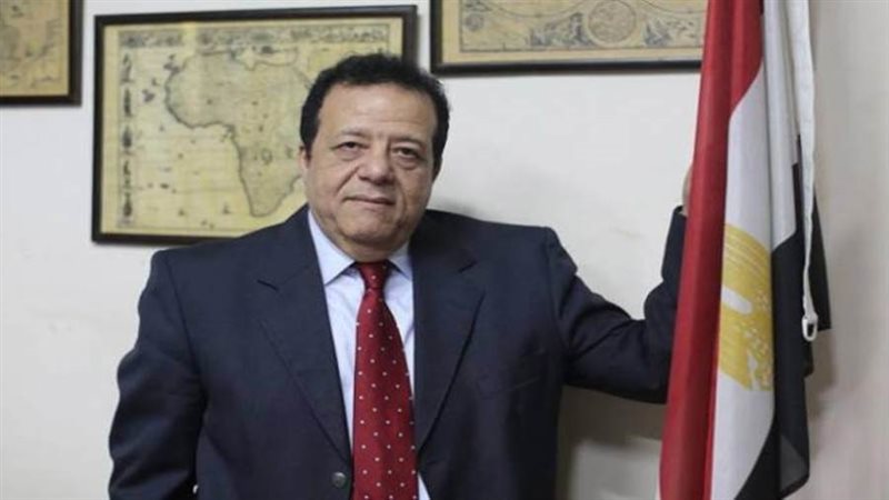 الدكتور عاطف عبد