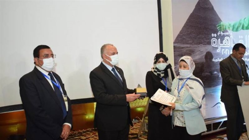 تكريم عددا من الباحثين