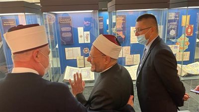 مفتي الجمهورية يتفقد المخطوطات النادرة في مكتبة غازي خسرو بك التاريخية بالبوسنة