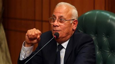 محافظ بورسعيد يشدد على ضرورة المتابعة المستمرة لانتظام العملية التعليمية