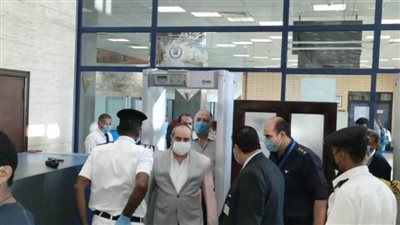 وزير الطيران المدني يتفقد مطار أسوان الدولي للاستعداد للموسم السياحي الشتوي