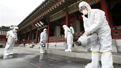 كوريا الجنوبية تخفف بعض قيود مكافحة فيروس كورونا