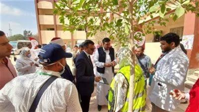  إقبال كبير للمواطنين على قافلة جامعة الأزهر الطبية إلى قرية النجيلة بمحافظة مطروح