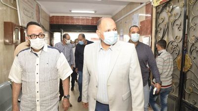 محافظ أسيوط يتفقد تطعيم المواطنين بلقاح كورونا بالمركز الصحي الحضري بالوليدية
