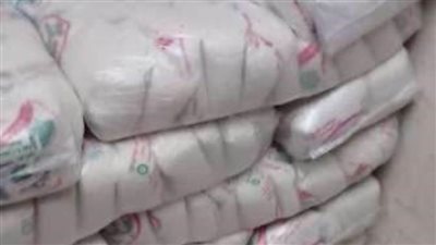 قبل تهريبهم.. ضبط 1350 كجم سكر و624 زجاجة زيت و420 كجم أرز تمويني  بالشرقية 