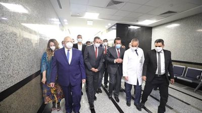 وزير التعليم العالي يتفقد التجهيزات الخاصة بالمبنى الجنوبي للمعهد القومي للأورام