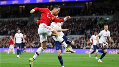 مانشستر يونايتد يتخطى توتنهام بثلاثية  قاسية 