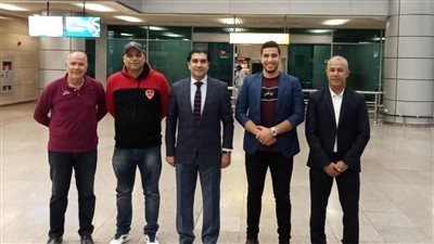 رئيس الاتحادين المصري والعربي للميني فوتبول يستقبل المحاضرين الدوليين بمطار القاهرة