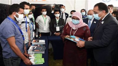رئيس الوزراء يتفقد المعرض الرسمي ليوم المدن العالمي 2021 بالأقصر