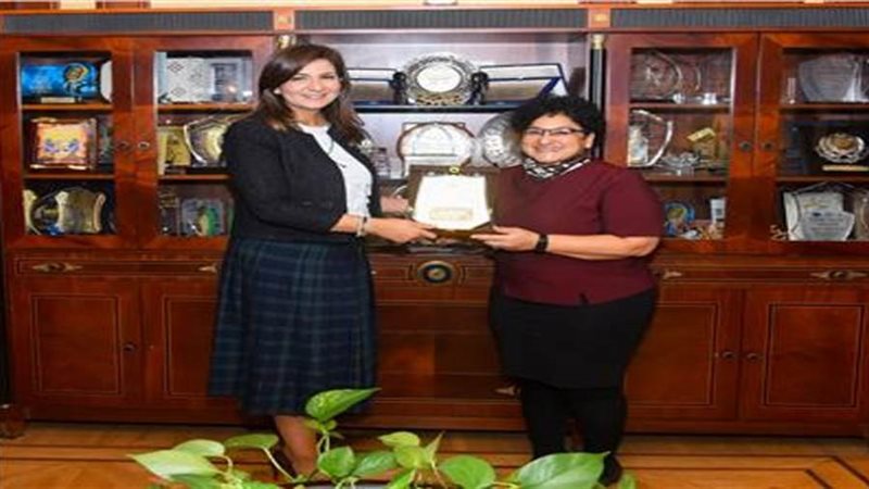 وزيرة الهجرة تستقبل