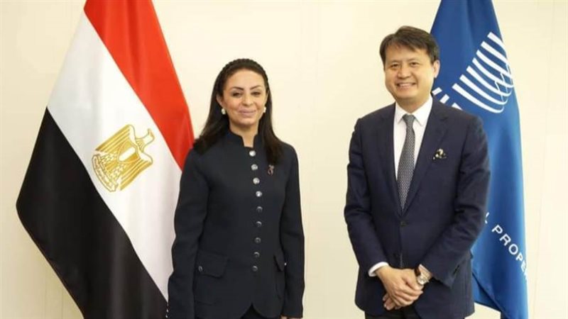 مايا مرسي مع مدير