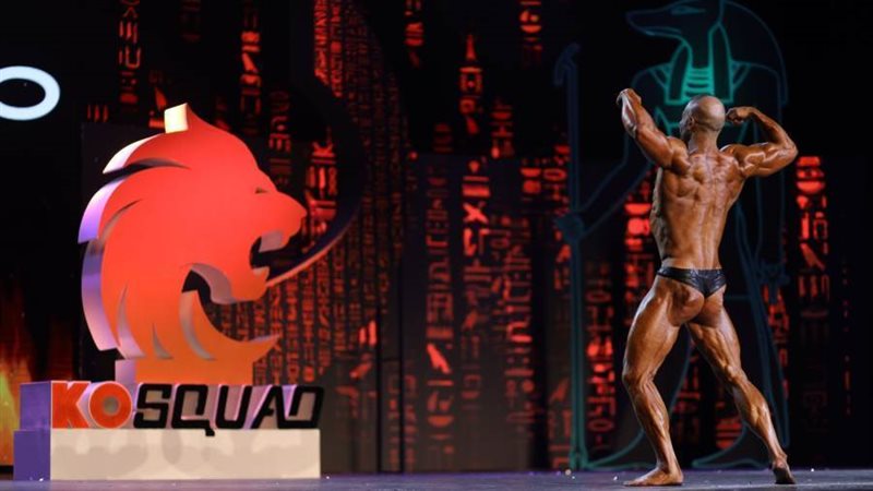 عرض فردي على المسرح