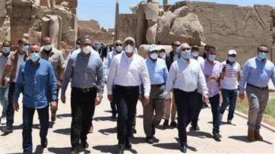 رئيس الوزراء يتفقد منطقة أعمال الحفائر والاكتشافات الأثرية بطريق الكباش