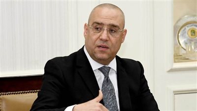 وزير الإسكان يتابع الموقف التنفيذي لمشروعات الطرق والمحاور بالقاهرة الجديدة