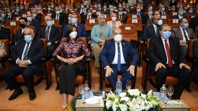  وزير الإنتاج الحربى للعاملين خلال احتفال الوزارة بعيدها: كفاحكم النبيل محل تقدير