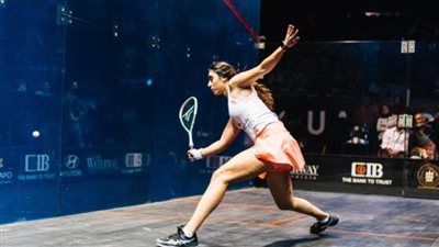 نور الشربيني تحافظ على صدارة التصنيف العالمي للإسكواش