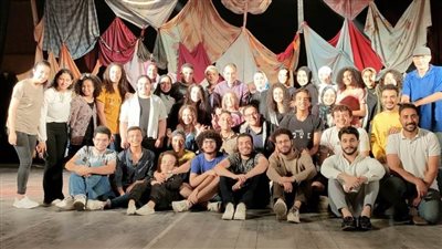 الاستعدادات النهائية لحفل تخرج 