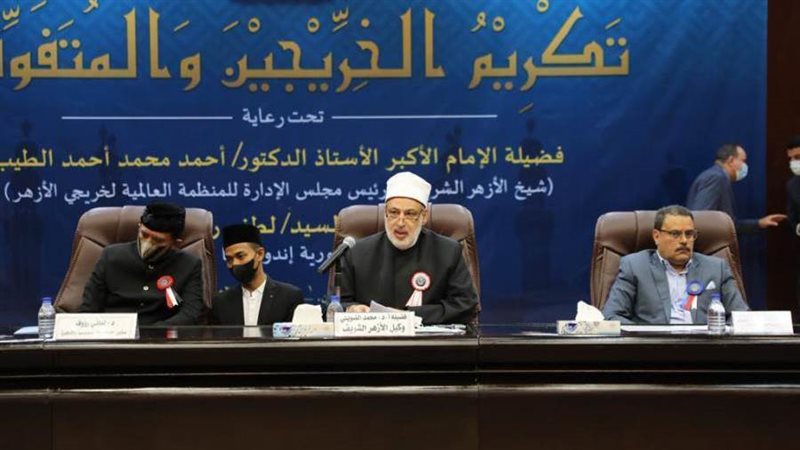 وكيل الأزهر يكرم