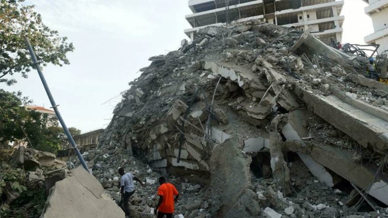 انهيار مبنى قيد الإنشاء