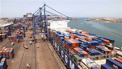 انتظام حركة الملاحة وتداول البضائع بميناء الإسكندرية