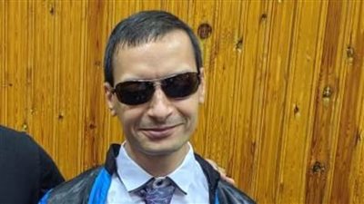 صاحب بصيرة.. حارب الظلام ليحصل على الدكتوراه في الإعلام 