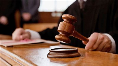 إحالة أوراق محامٍ وزوجة والده وصديقه للمفتي.. لهذا السبب 