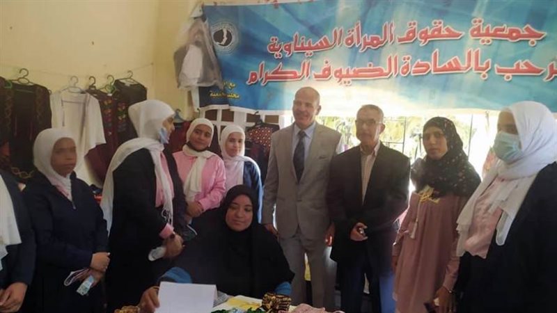 افتتاح معرض للمنتجات