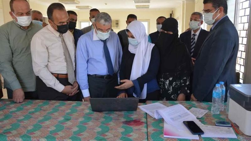 محافظ المنيا بمركز