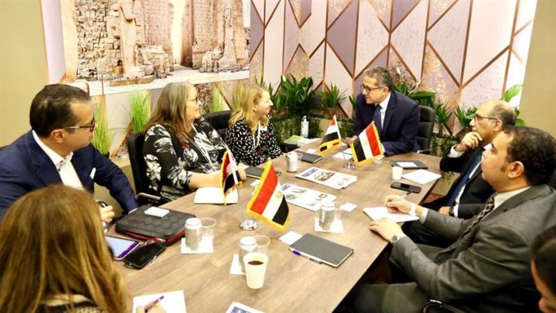 وزير السياحة والاثار