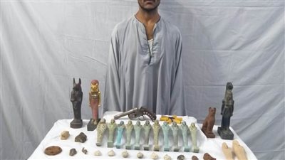 ضبط مواطن ينقب عن الآثار بحوزته كنز