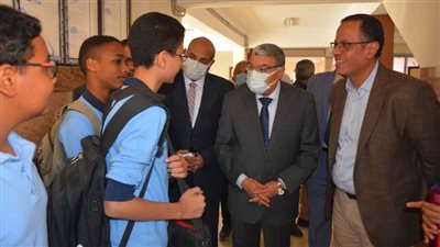 محافظ المنيا يتابع انتظام العام الدراسي بمدرسة المتفوقين للعلوم والتكنولوجيا 