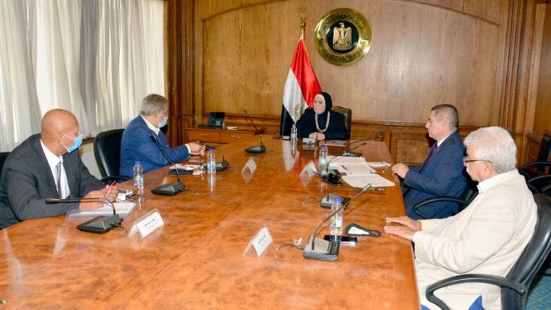 وزيرة التجارة والصناعة