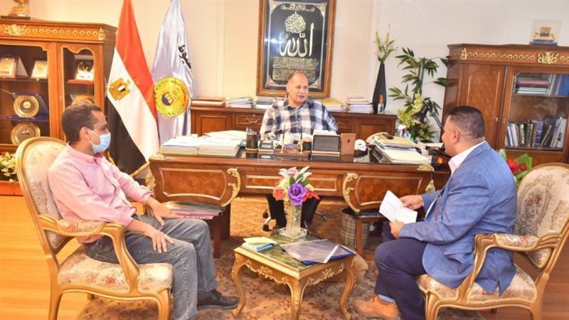 محافظ أسيوط مع وكيل