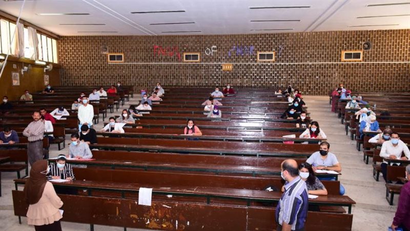 من لجان الامتحانات