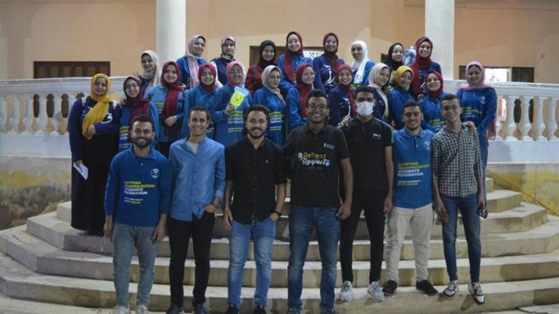 طلاب صيدلة القائمين