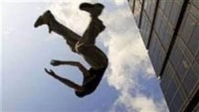 مصرع عامل سقط من أعلى فندق بقصر النيل