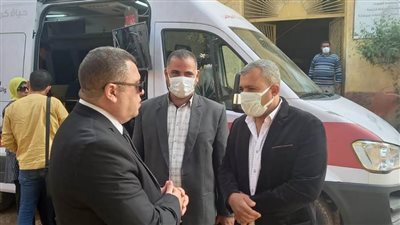 رئيس مدينة بني سويف يتابع سيارة المركز التكنولوجي المتنقل لخدمة المواطنين 