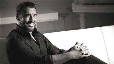 إطلالة صادمة.. كاظم الساهر في أحدث ظهور له